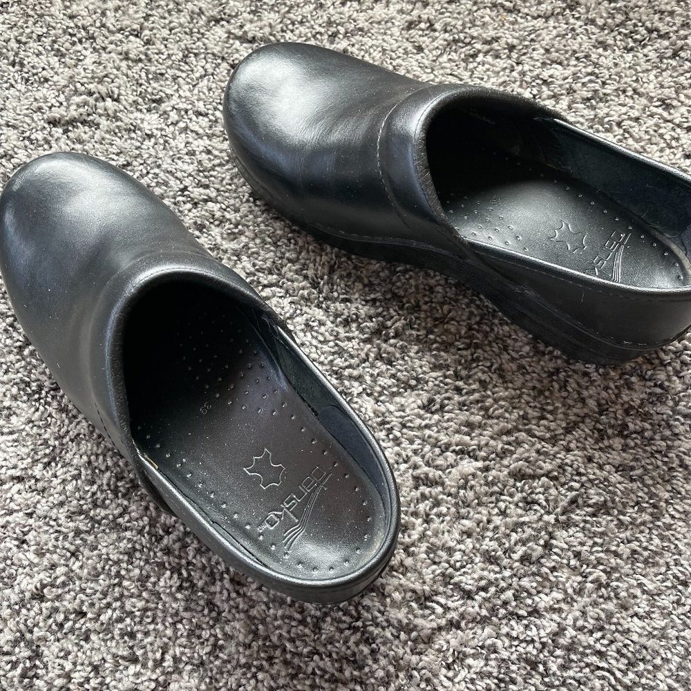 BLACK Dansko size 39